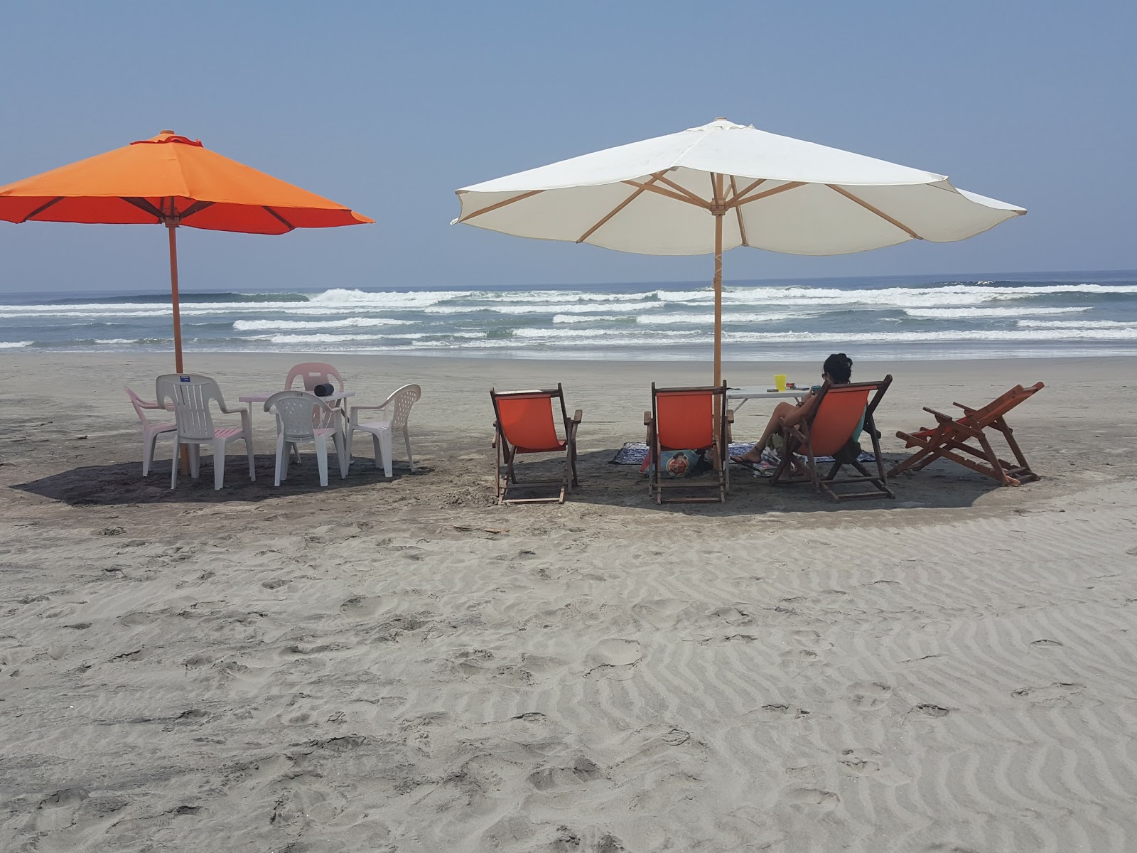 Playa las Brisas'in fotoğrafı kısmen temiz temizlik seviyesi ile