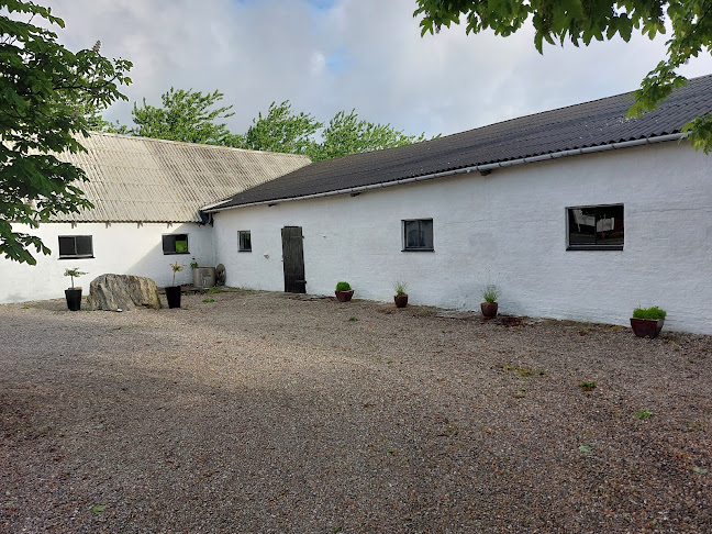 Kommentarer og anmeldelser af Hvirrekærgaard, midt i naturen.