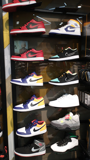 Stores to buy sneakers Cancun