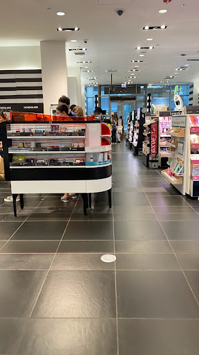 Cosmetics Store «SEPHORA», reviews and photos, 108 N State St Ste 134, Chicago, IL 60602, USA