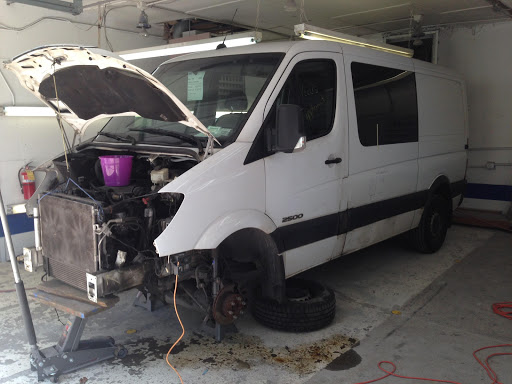 Auto Body Shop «Maaco Collision Repair & Auto Painting», reviews and photos, 500 Hicksville Rd, Massapequa, NY 11758, USA