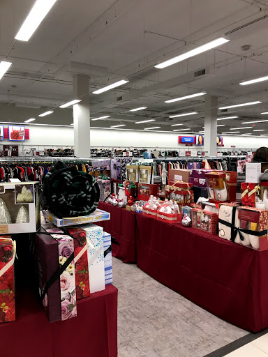Clothing Store «Burlington Coat Factory», reviews and photos, 4849 Golf Rd, Skokie, IL 60077, USA