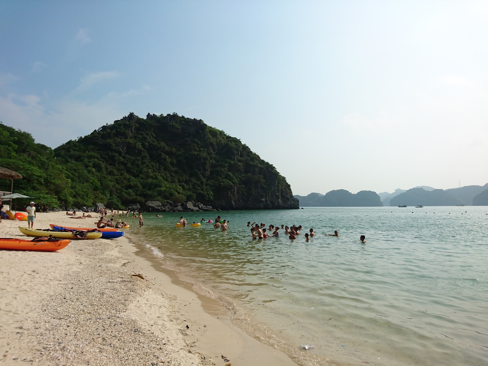 Foto van Monkey Island beach met turquoise puur water oppervlakte