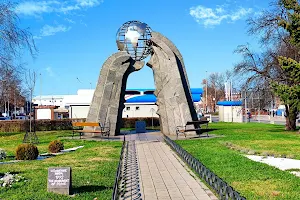 Споменик Мир / Peace monument image