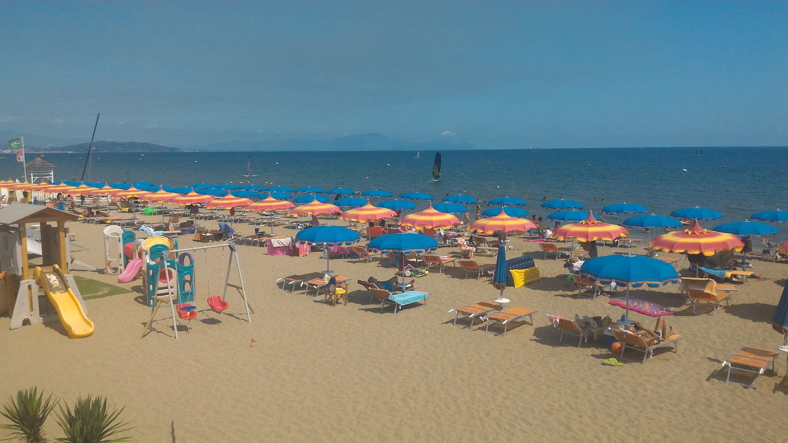 Foto di Spiaggia di Vindicio con parzialmente pulito livello di pulizia