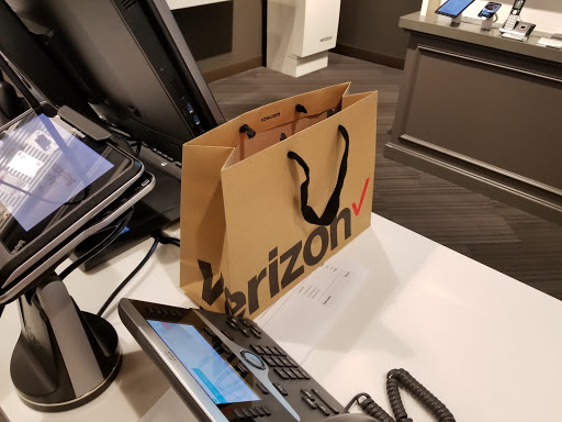 Cell Phone Store «Verizon», reviews and photos, 3251 20th Ave #270, San Francisco, CA 94132, USA