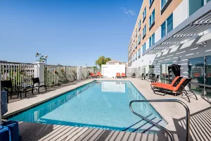 Holiday Inn Express & Suites Phoenix - Airport North image