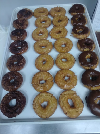Donut Shop «The Donut Palace», reviews and photos, 37 Clarkson Rd, Ellisville, MO 63011, USA
