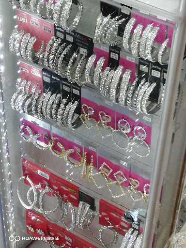 Cosmetics Store «J-Beauty Mart», reviews and photos, 2705 Grand Ave, Waukegan, IL 60085, USA