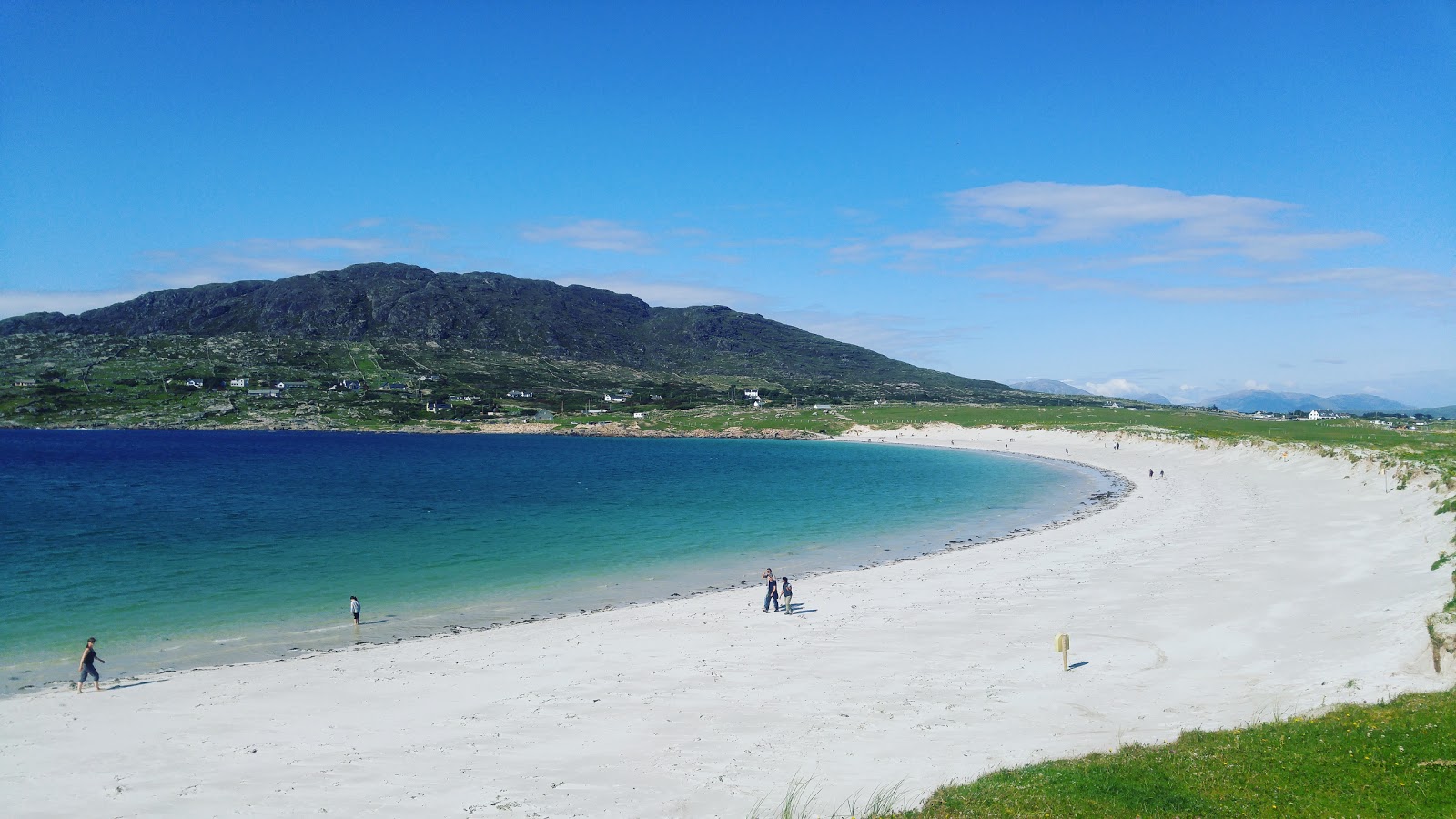 Foto van Dogs Bay Beach met wit fijn zand oppervlakte