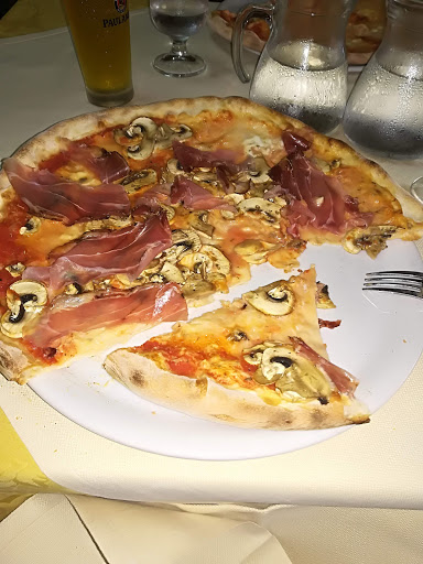 Ristorante Pizzeria La Villa Di Villa Roberto in San Giovanni-san Bernardino, Provincia di Piacenza