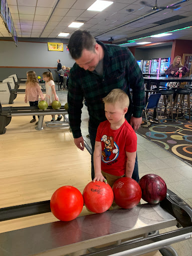 Bowling Alley «Ford Lanes Bowling Center», reviews and photos, 23100 Van Born Rd, Dearborn Heights, MI 48125, USA