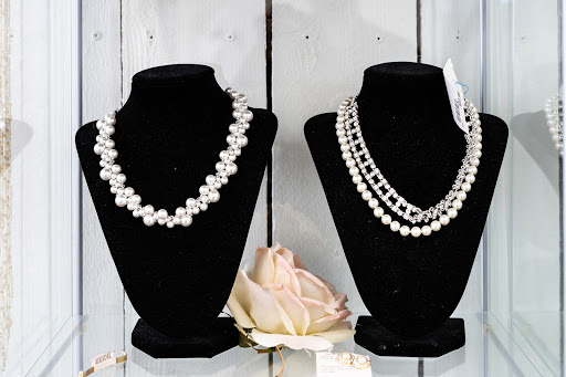 Bridal Shop «The Shabby Chic Bride consignment shop», reviews and photos, 2195 Hyacinth St NE #191, Salem, OR 97301, USA