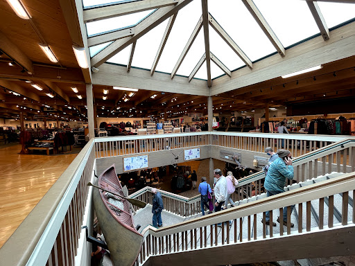 Clothing Store «L.L. Bean Outlet», reviews and photos, 1 Freeport Village Station, Freeport, ME 04033, USA