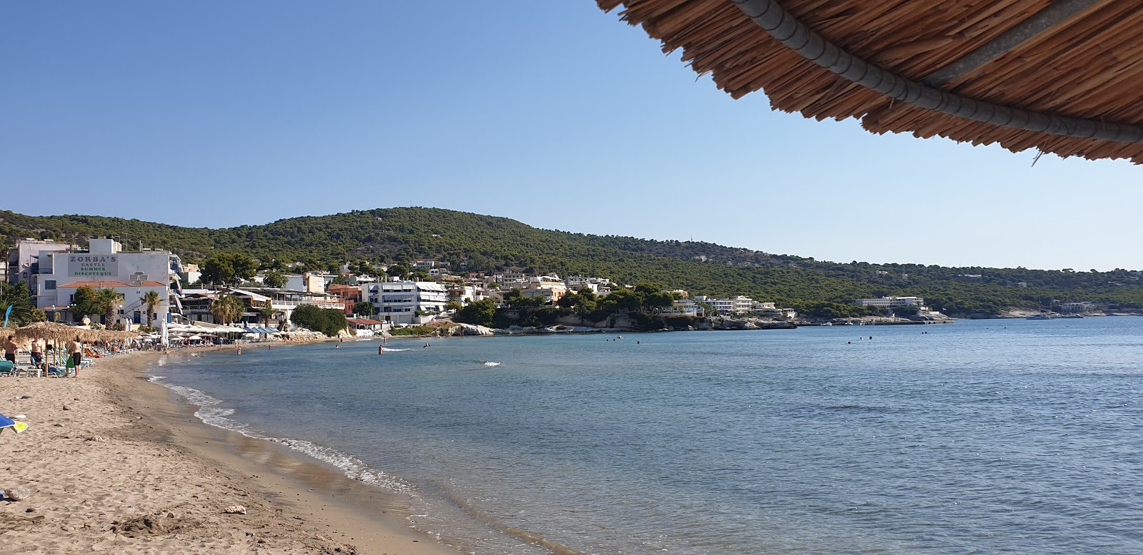 Photo de Agia Marina Beach zone des équipements