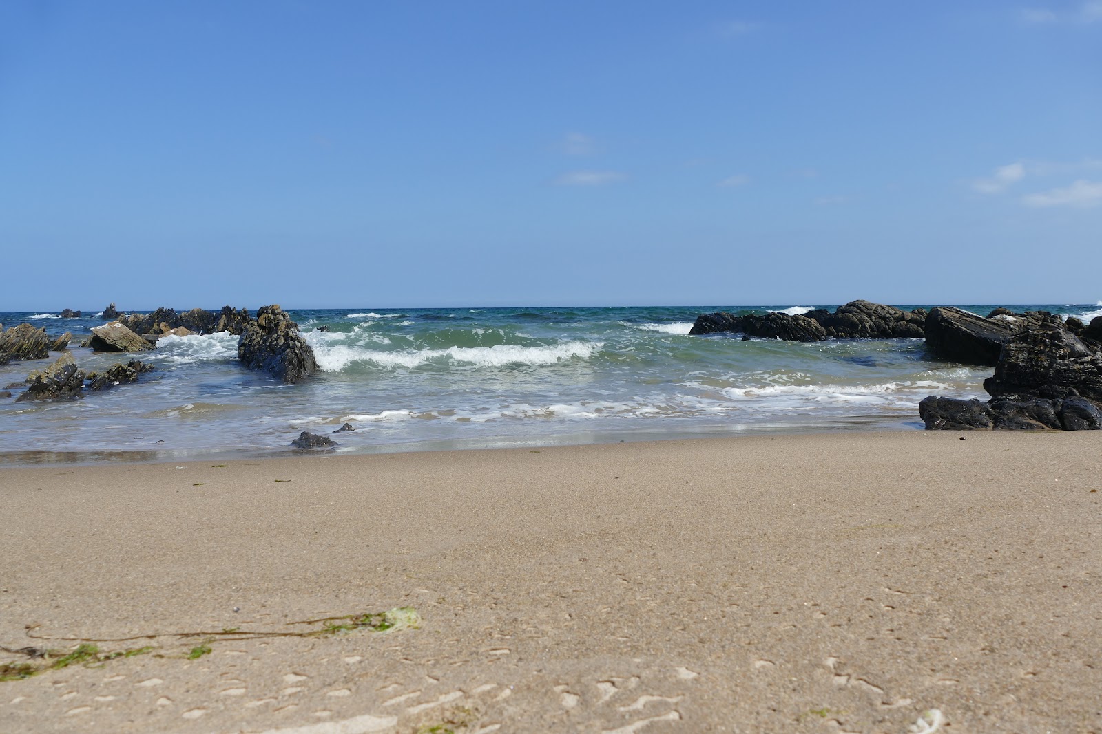 Photo de Sunnyside Beach entouré de montagnes