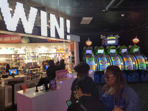 Shopping Mall «The Mall at The Source», reviews and photos, 1504 Old Country Rd, Westbury, NY 11590, USA