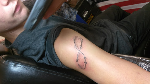 Tattoo Shop «Wolfskin Ink Tattoo», reviews and photos, 1752 W Bell Rd, Phoenix, AZ 85023, USA