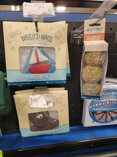 Pet Supply Store «PetSmart», reviews and photos, 6348 Foothill Blvd, Tujunga, CA 91042, USA