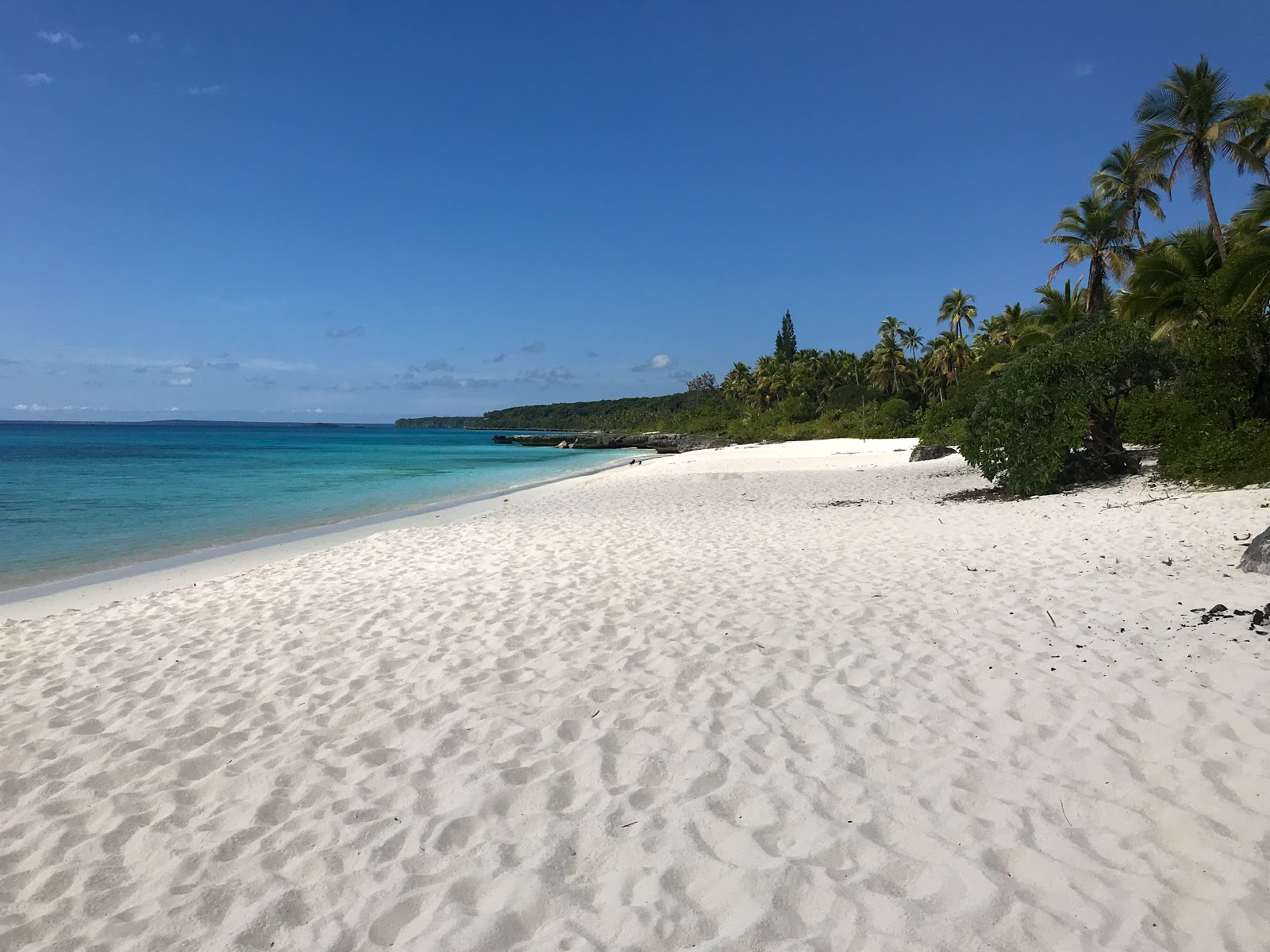 Foto af Peng Beach med hvidt fint sand overflade