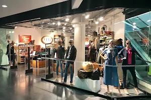CF13 Classic Fashion Store image
