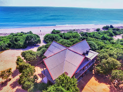 Foto von Kumpurupiddi Beach und die siedlung