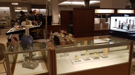 Department Store «Saks Fifth Avenue», reviews and photos, 26100 Cedar Rd, Beachwood, OH 44122, USA