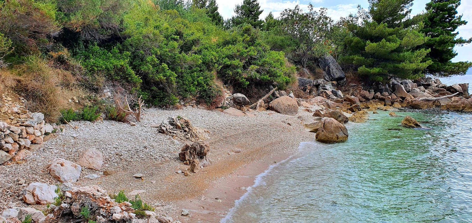 Fotografija ShadowSky beach z majhni več zalivi