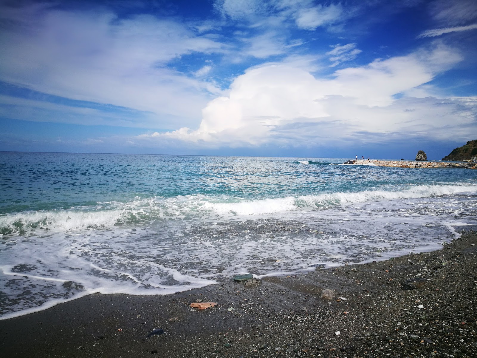Nettuno beach'in fotoğrafı - rahatlamayı sevenler arasında popüler bir yer