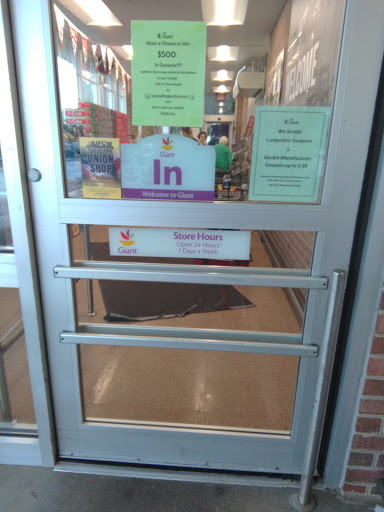 Grocery Store «Giant», reviews and photos, 1454 Chain Bridge Rd, McLean, VA 22101, USA