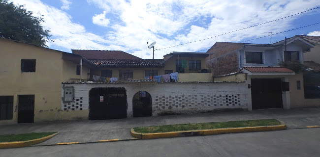 Unidad Nacional, Exterior: 2-25, Cuenca 010202, Ecuador