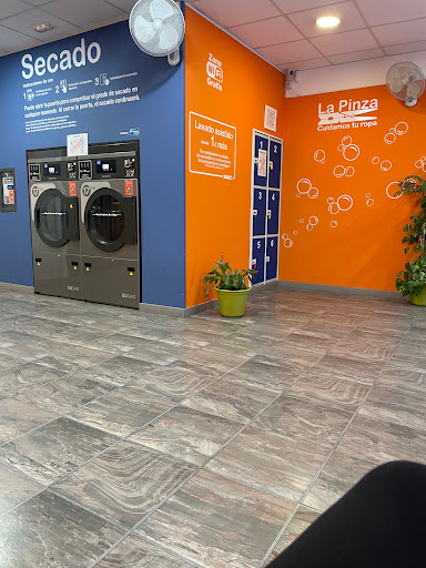 LA PINZA: LAVANDERIA AUTOSERVICIO. Carretera Rueda 13, Valladolid en Valladolid, Valladolid