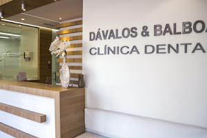 Clínica Dental Dávalos & Balboa- Invisalign Murcia- Implantes dentales- Centro image