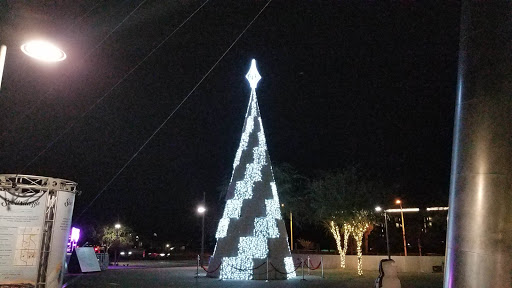 Shopping Mall «Fifth Avenue Shopping District», reviews and photos, 7083 E 5th Ave, Scottsdale, AZ 85251, USA