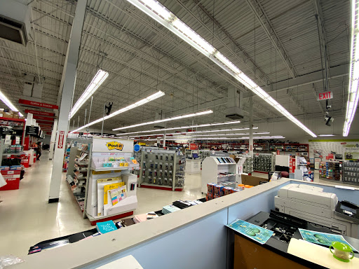 Office Supply Store «Staples», reviews and photos, 547 River Rd, Edgewater, NJ 07020, USA