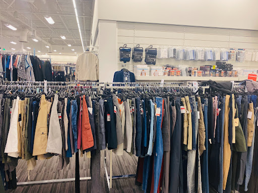 Department Store «Nordstrom Rack Lake Brandon Plaza», reviews and photos, 11201 Causeway Blvd, Brandon, FL 33511, USA
