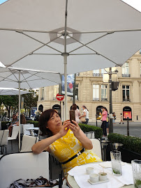 Atmosphère du Restaurant français L'Avenue à Paris - n°15