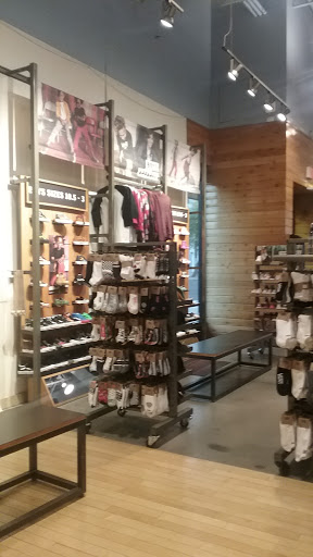 Shoe Store «Vans», reviews and photos, 9736 W Northern Ave, Peoria, AZ 85345, USA