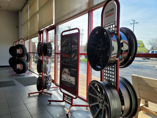 Tire Shop «Discount Tire Store - Joliet, IL», reviews and photos, 1719 W Jefferson St, Joliet, IL 60435, USA