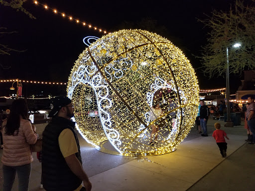 Shopping Mall «Scottsdale Waterfront», reviews and photos, 7135 E Camelback Rd #165, Scottsdale, AZ 85251, USA