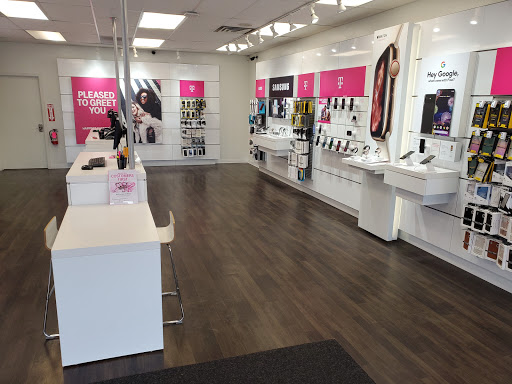 Cell Phone Store «T-Mobile», reviews and photos, 1920 Crest View Dr, Hudson, WI 54016, USA