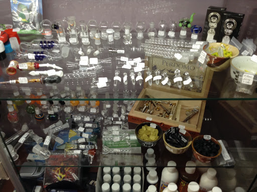 Tobacco Shop «Kittery Discount Smoke Shop», reviews and photos, 99 State Rd, Kittery, ME 03904, USA