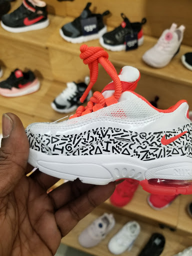 Shoe Store «Footaction», reviews and photos, 32 S State St, Chicago, IL 60603, USA