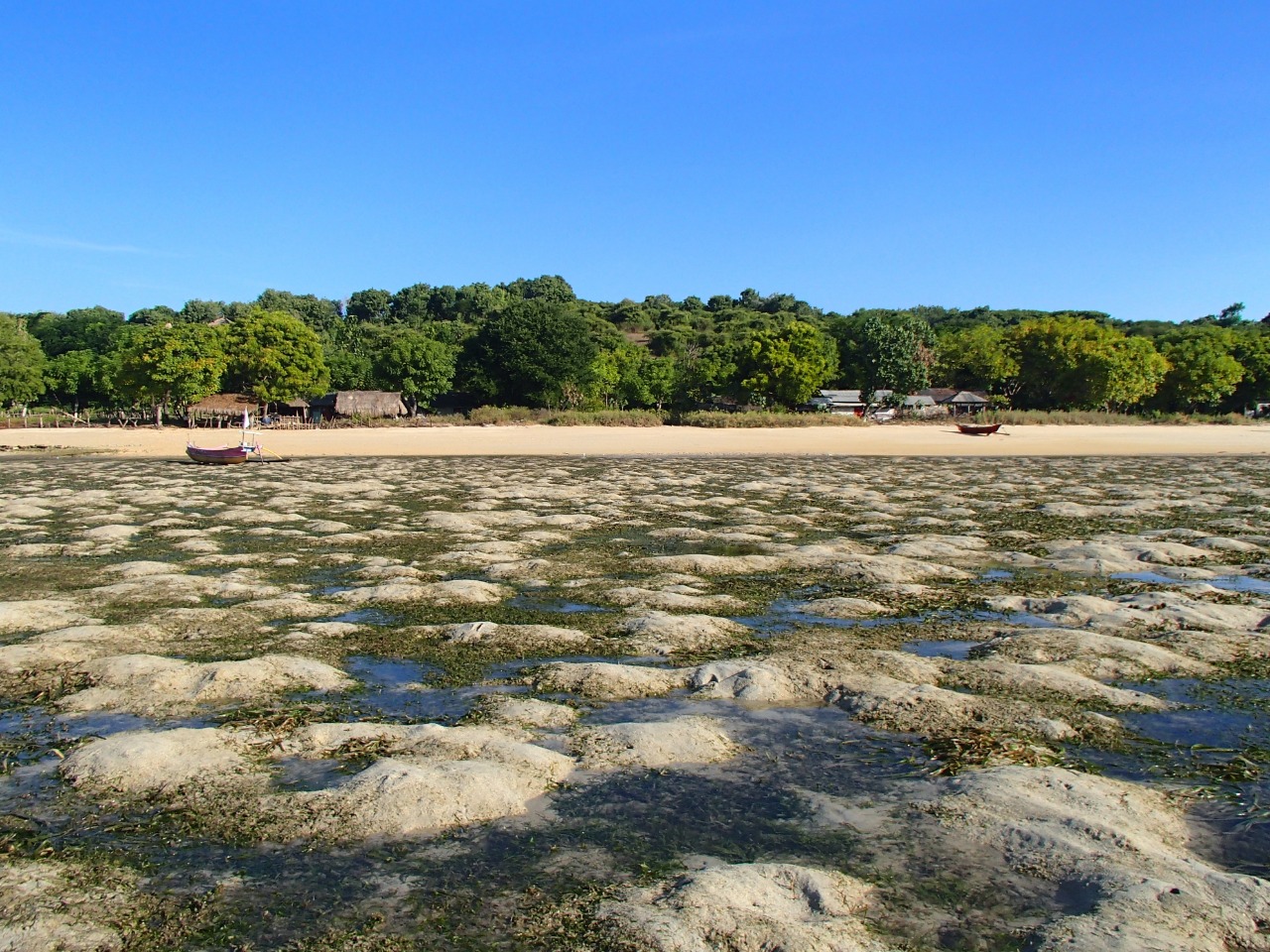 Fotografie cu Temeak Beach cu nivelul de curățenie înalt