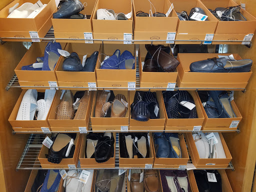 Department Store «Century 21 Department Store», reviews and photos, 1085 Old Country Rd, Westbury, NY 11590, USA