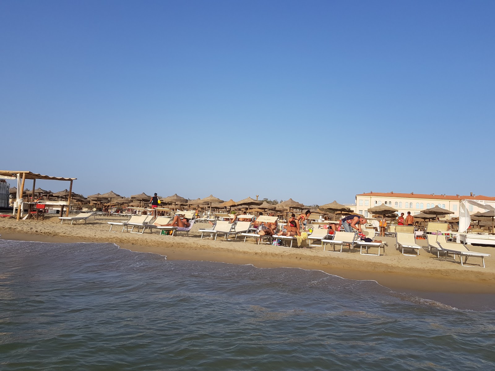Photo de Spiaggia Libera Tirrenia - endroit populaire parmi les connaisseurs de la détente