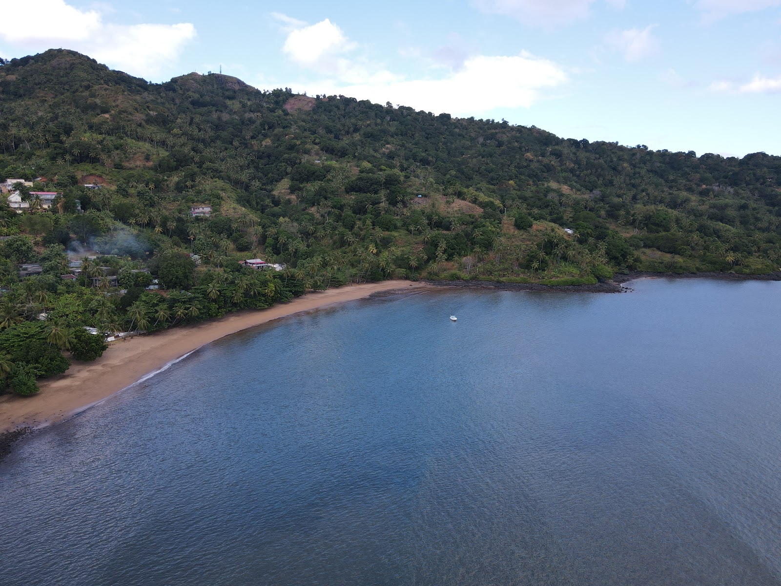 Foumbouni Beach的照片 带有碧绿色水表面