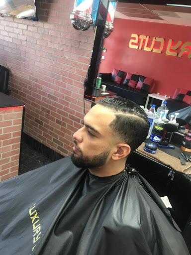 Barber Shop «Luxury Cuts 305 Barber Shop», reviews and photos, 11244 SW 137th Ave, Miami, FL 33186, USA