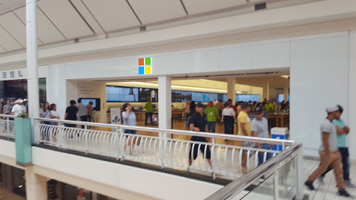 Computer Store «Microsoft Store - Tysons Corner Center», reviews and photos, 1961 Chain Bridge Rd, Tysons, VA 22102, USA