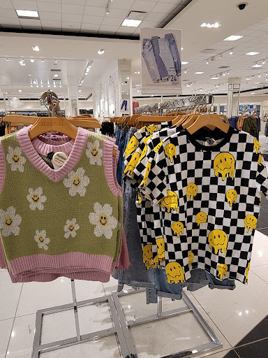 Clothing Store «Forever 21», reviews and photos, 1706 Franklin Mills Cir, Philadelphia, PA 19154, USA